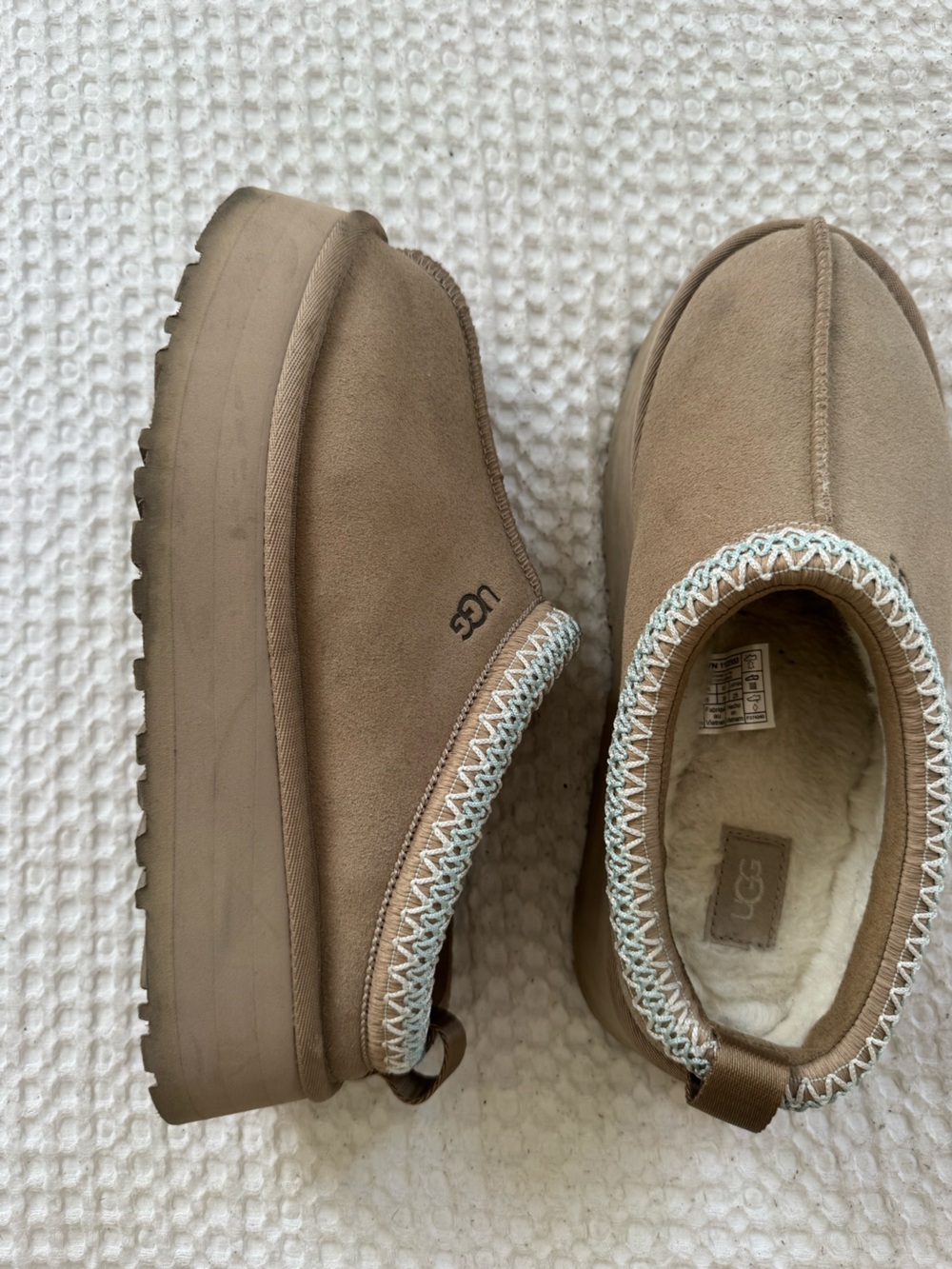 UGG TAN Tasman platform slippers in size US 8.